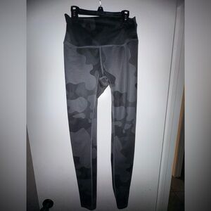 ALO leggings camo print
